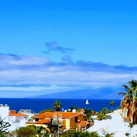 Semi-detached Sea Views, Huge Terrace, Close Vila *