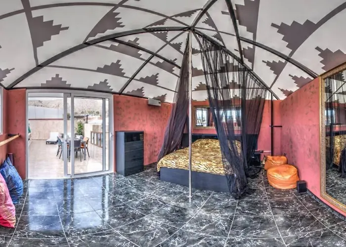 فيلة Semi-detached Sea Views, Huge Terrace, Close