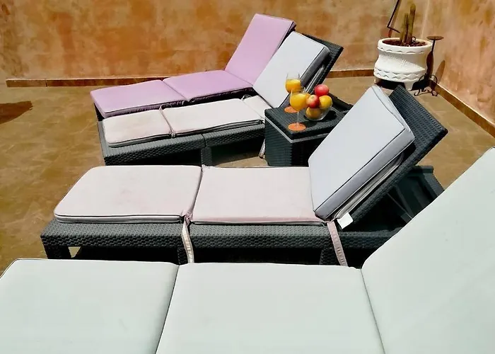 Semi-detached Sea Views, Huge Terrace, Close فيلة بالم مار