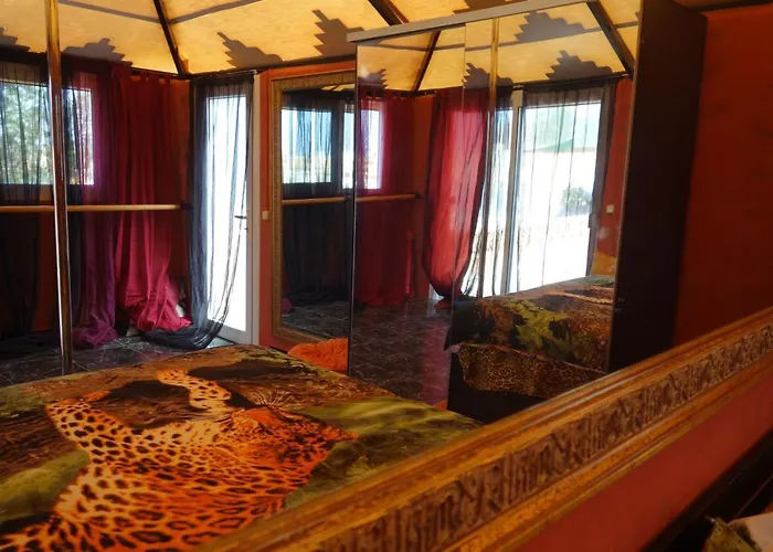 Semi-detached Sea Views, Huge Terrace, Close فيلة بالم مار