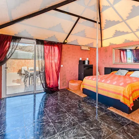Semi-detached Sea Views, Huge Terrace, Close