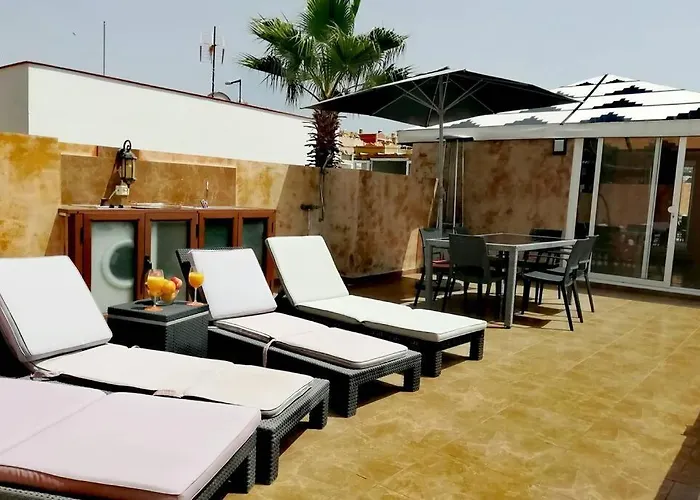 Semi-detached Sea Views, Huge Terrace, Close *