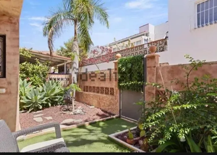 Semi-detached Sea Views, Huge Terrace, Close Villa Palm-mar