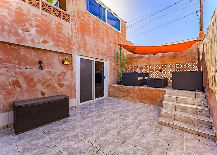 Semi-detached Sea Views, Huge Terrace, Close