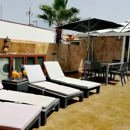 Semi-detached Sea Views, Huge Terrace, Close *