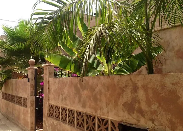 Semi-detached Sea Views, Huge Terrace, Close Willa *