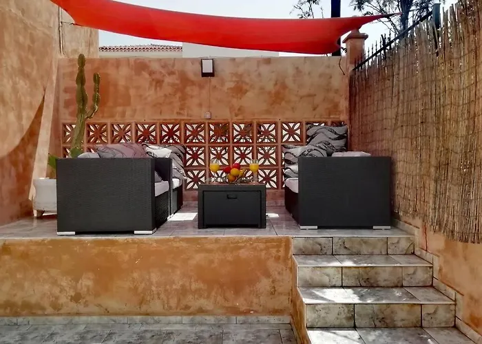 Semi-detached Sea Views, Huge Terrace, Close