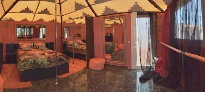 Semi-detached Sea Views, Huge Terrace, Close Willa